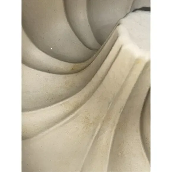 Pampered Chef Family Heritage Fluted Bundt Cake Stoneware Pan Full Size 10" USA - Picture 8 of 9